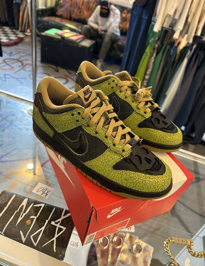 Nike Dunk “Halloween skull”